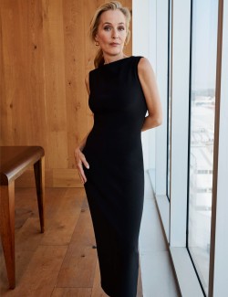 Žerzejové přiléhavé midi šaty