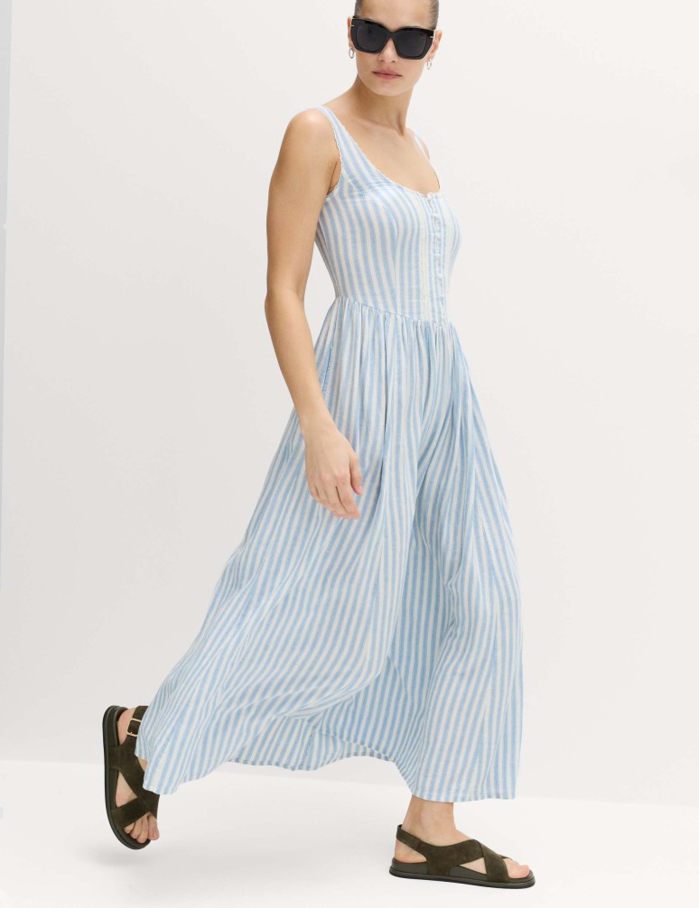 Splývavé midi šaty na ramínka s krajkovou vsadkou a vysokým podílem lnu