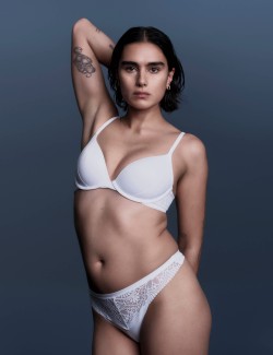 Hladká dekoltová podprsenka Body Soft™ s kosticemi, vel. A–E