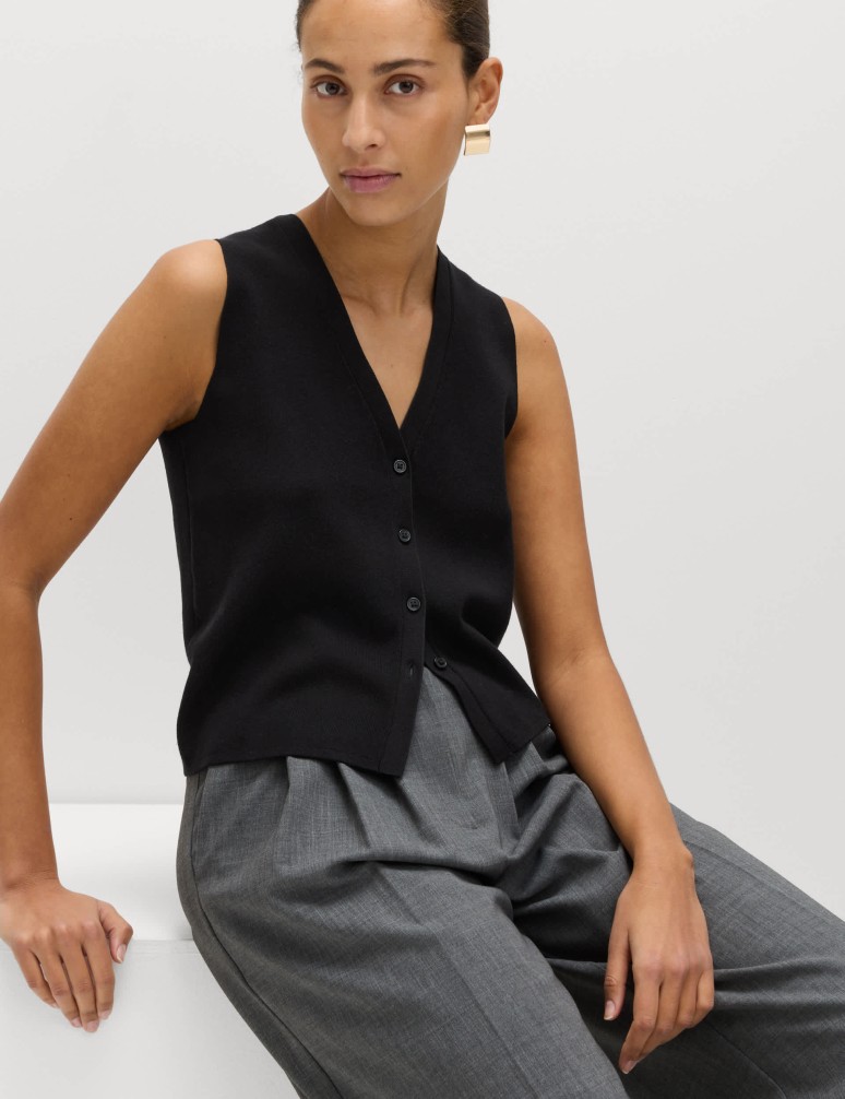 V-Neck Cropped Knitted Waistcoat