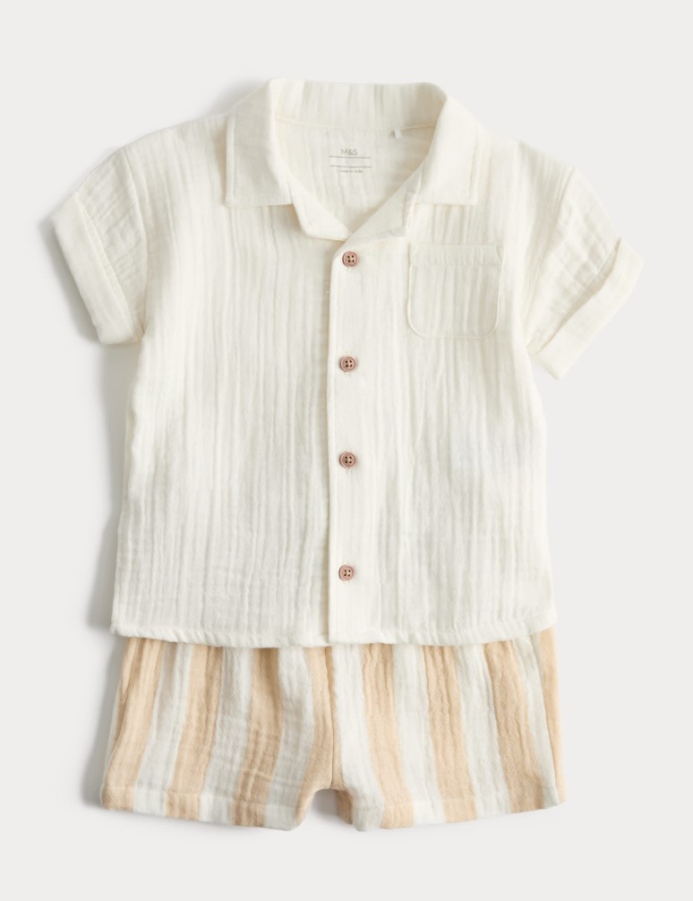 Dvoudílný outfit košila a pruhovaných šortak (0–5 lat)