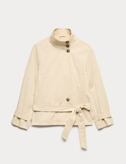 Krátký trenčkot s páskem a stojáčkem