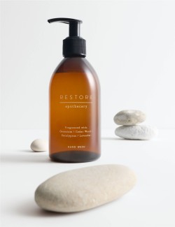 Tekuté mýdlo na ruce Restore s vůní pelargonie, cedrového dřeva, eukalyptu a levandule z kolekce Apothecary, 250 ml