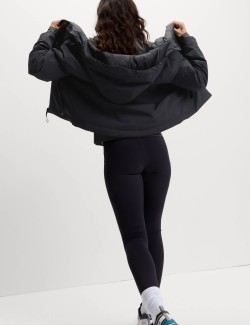 Nepromokavá bunda s kapucí a technologií Stormwear a technologií Stormwear a s kapucí
