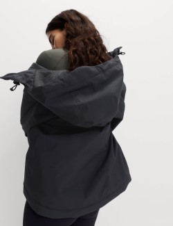 Nepromokavá bunda s kapucí a technologií Stormwear a technologií Stormwear a s kapucí