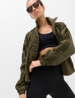 Lehká řasená bunda se stojáčkem a technologií Stormwear™