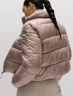 Zkrácená metalická bunda s motivem Stormwear a technologií Stormwear a technologií
