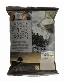 Bramborové lupínky s mořskou solí a drceným černým pepřem