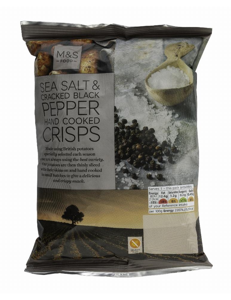 Bramborové lupínky s mořskou solí a drceným černým pepřem