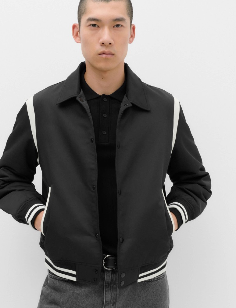 Saténová vyteplená bunda typu bomber v univerzitním stylu