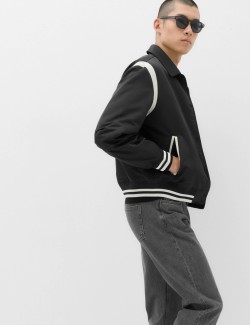 Saténová vyteplená bunda typu bomber v univerzitním stylu