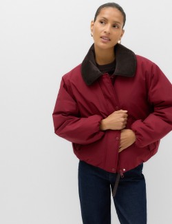 Krátká vyztužená bunda s manšestrovým límcem a technologií Thermowarmth™