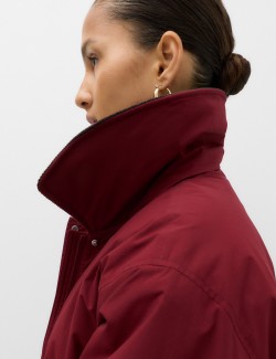 Krátká vyztužená bunda s manšestrovým límcem a technologií Thermowarmth™