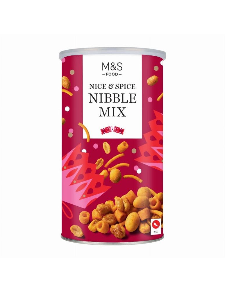 Směs arašídů s medem v cukru a chilli, sušených nudlí, nesolených kukuřičných zrn, solených kukuřičných trubiček ochucených sýre
