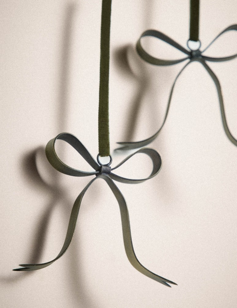 2 Pack Metal Hanging Bow Decorations