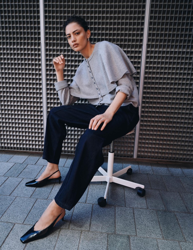 Air-Yarn Crew Neck Cape Slim Fit Cardigan