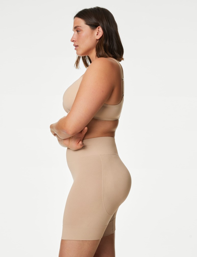 Cool Comfort™ Seamless Bum Boosting Shorts