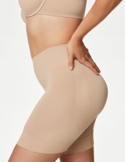 Cool Comfort™ Seamless Bum Boosting Shorts