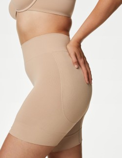 Cool Comfort™ Seamless Bum Boosting Shorts