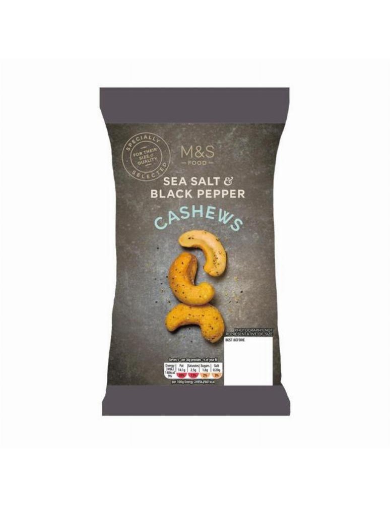 Pražená jádra kešú ořechů ochucená kořenící směsí s mořskou solí a černým pepřem