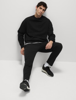 Tepláky s rovnými nohavicemi, stahovací šňůrkou a vysokým podílem bavlny