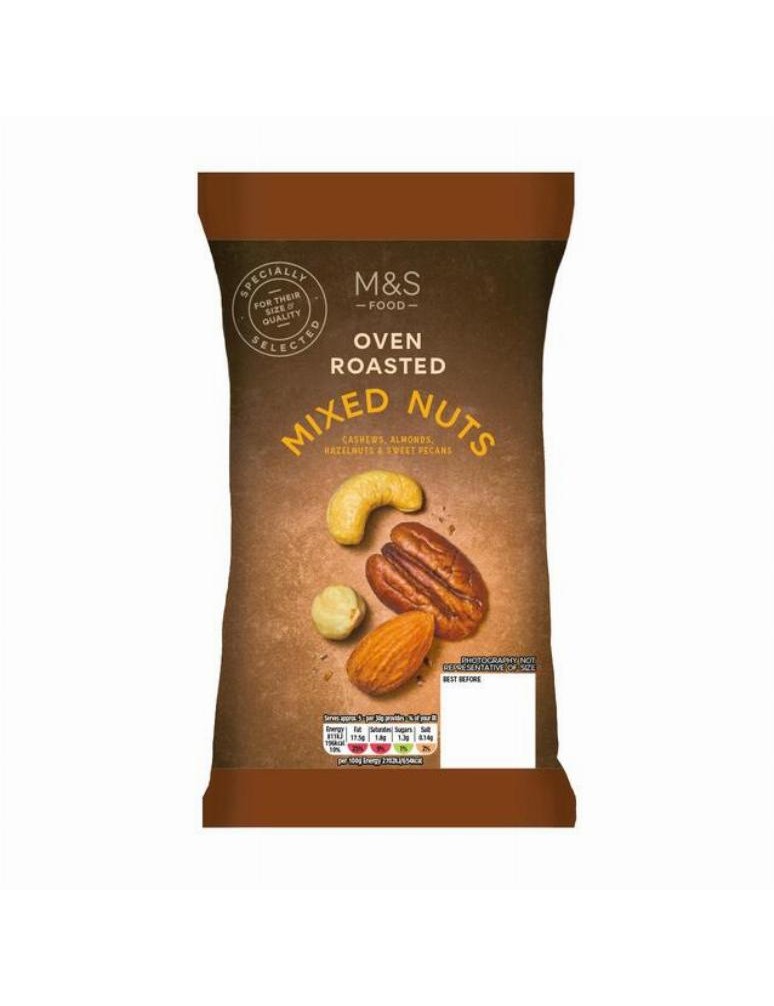 Směs v troubě pražených a solených jader kešu ořechů, jader mandlí, jader lískových ořechů a jader pekanových ořechů