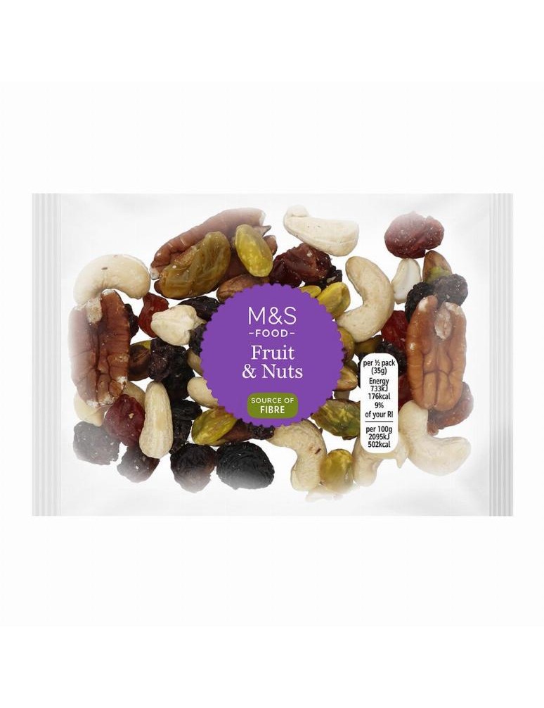 Směs jader kešú ořechů, tmavých rozinek, zlatých rozinek, červených rozinek, jader pekanových ořechů a pistáciových ořechů