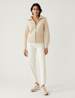 Džíny střihu Mom s vysokým pasem