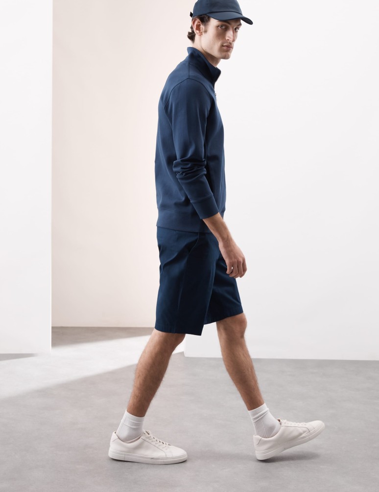 Lehké chino šortky běžného střihu