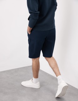 Lehké chino šortky běžného střihu