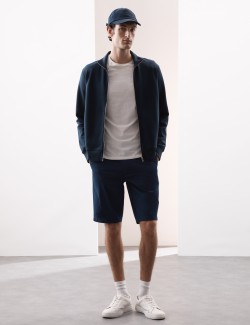 Lehké chino šortky běžného střihu