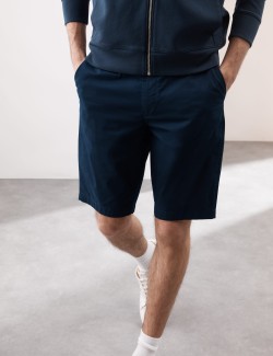 Lehké chino šortky běžného střihu