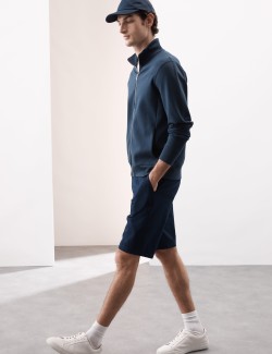 Lehké chino šortky běžného střihu