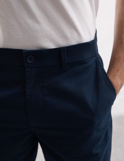 Lehké chino šortky běžného střihu