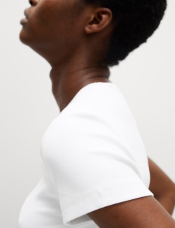 Žebrované tričko úzkého střihu s vysokým podílem bavlny